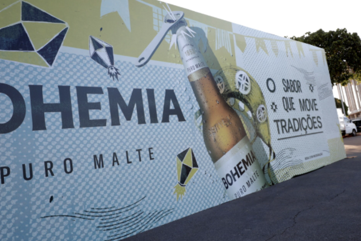 <p>Ganancias del fabricante de Corona y Quilmes suben en primer trimestre impulsadas por ventas de cerveza en el Carnaval de Brasil</p>
