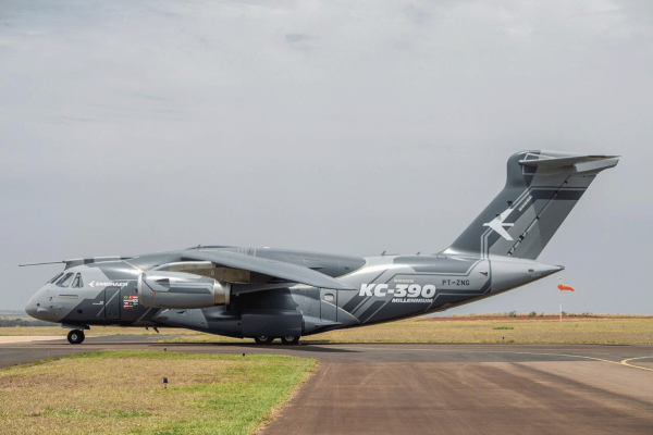 La brasileña Embraer vende sus aviones militares a Emiratos Árabes Unidos
