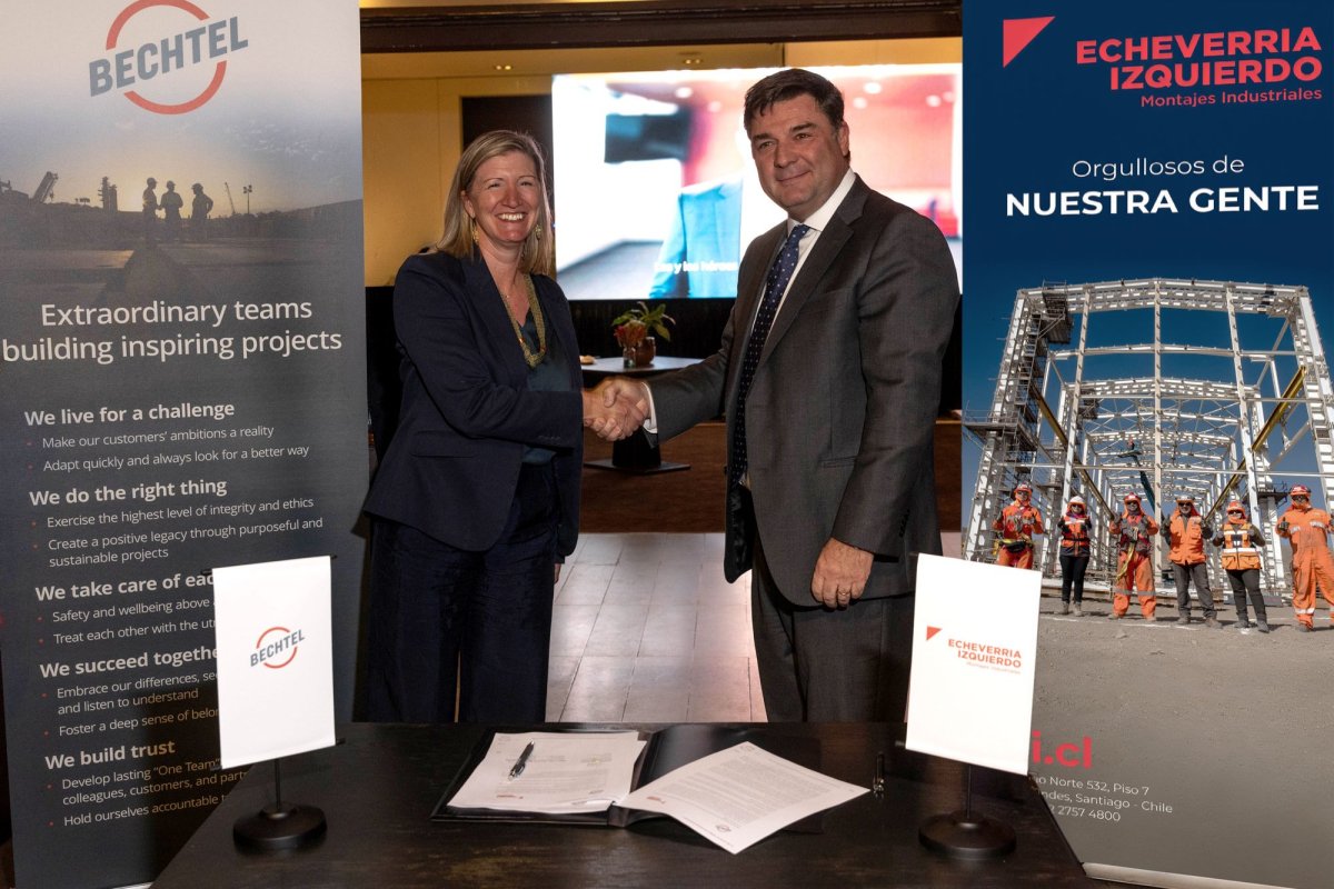 <p>Lucy Martin, presidenta del negocio de Minería y Metales de Bechtel, y Darío Barros Izquierdo, CEO de Eimisa.</p>