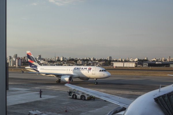 <p>Latam Airlines modifica sus proyecciones por impacto del costo del combustible, pese a reportar alza de las ganancias</p>