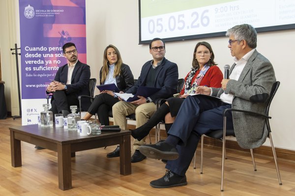 <p>Rafael Carranza junto a Soledad Hormazábal, Sebastián Valdenegro, Cecilia Cifuentes y Mario Marcel.</p>