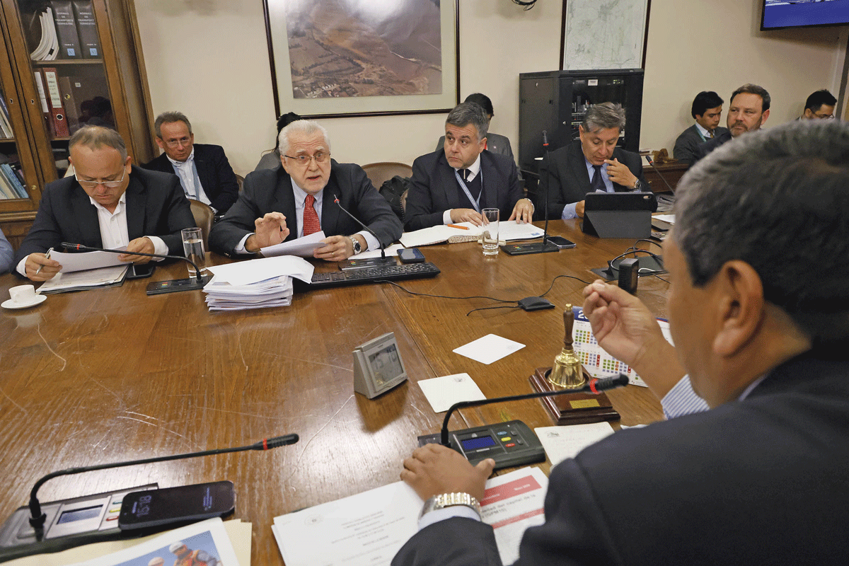 <p>Cruce entre Máximo Pacheco y el diputado Cristián Tapia. Foto: Aton.</p>