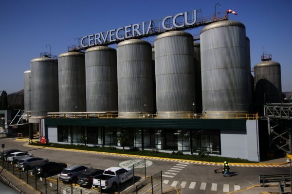 <p>CCU reduce sus utilidades y advierte complejo escenario en Argentina</p>