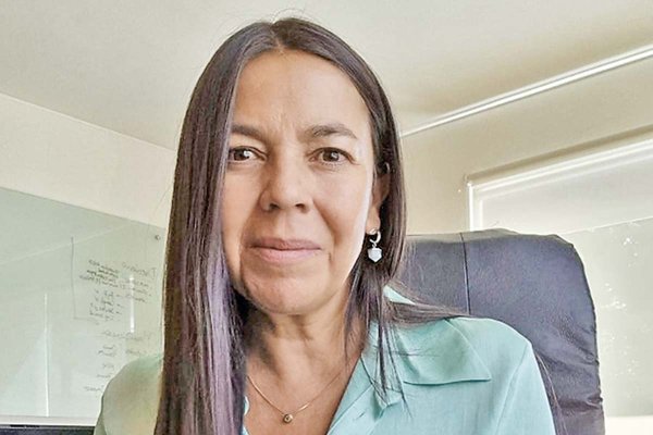 <p>Carolina Parada renuncia como secretaria ejecutiva del Plan de Fortalecimiento Industrial del Biobío y será reemplazada por el seremi de Economía, Christian Cifuentes</p>
