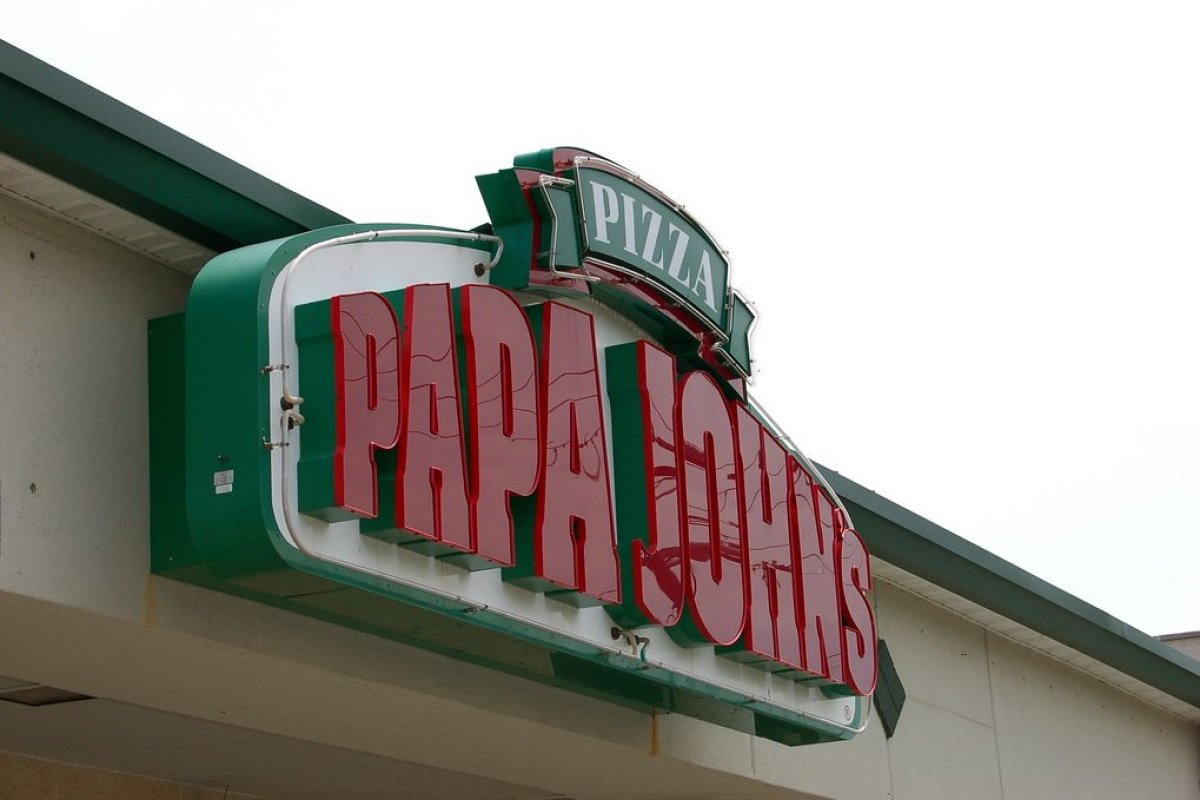 <p>Papa John's cae en bolsa casi 5% por menores ventas afectadas por el pesimismo de los consumidores y la guerra de las pizzerías</p>