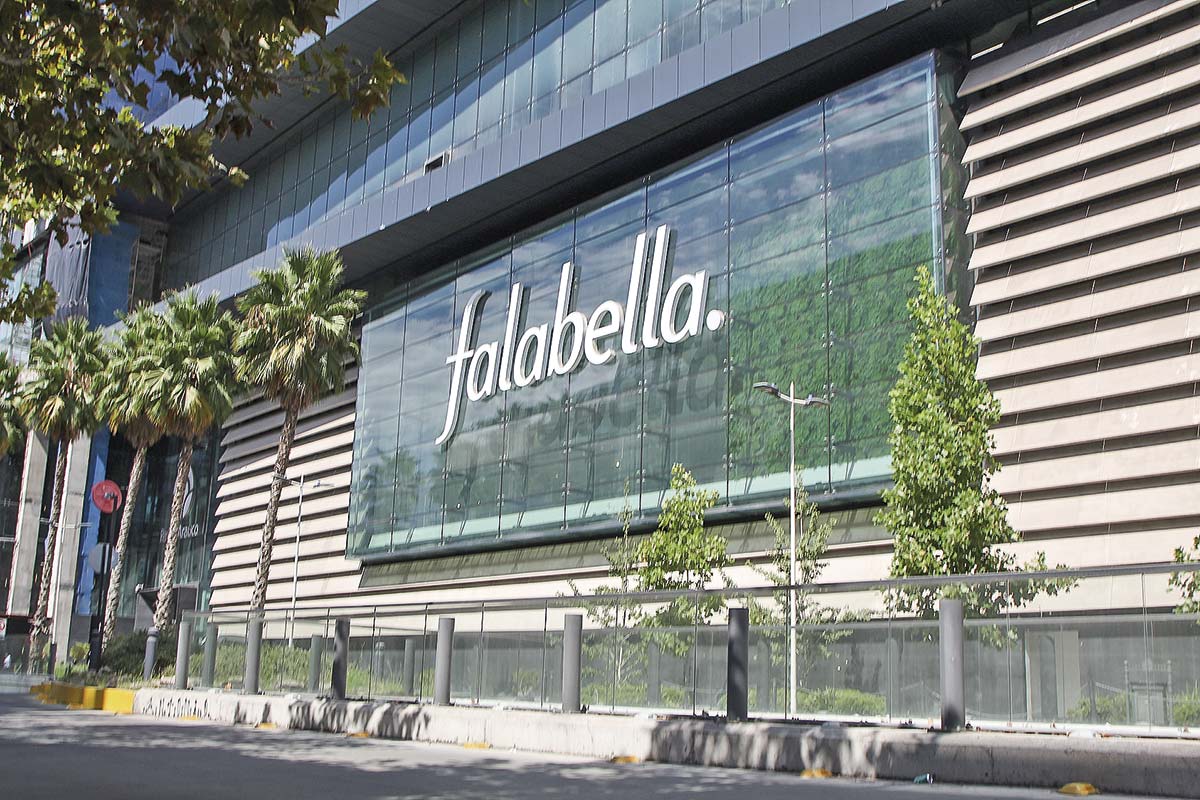 <p>“Nos estamos preparando para un período volátil”: Falabella aterriza el impacto de la crisis de Medio Oriente</p>
