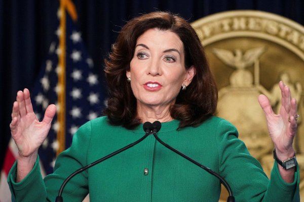 <p>Nueva York anuncia acuerdo presupuestario de US$ 268 mil millones que incluye un impuesto a las segundas residencias</p>