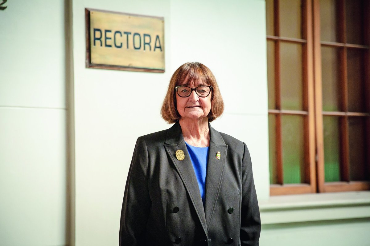 <p>La rectora Devés en la cuenta regresiva: “Haber estado en este cargo, y ser la primera mujer en ese lugar, fue muy inesperado”</p>
