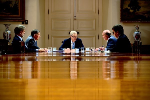 <p>Kast lamenta intento de “boicotear y destruir” proyecto de reactivación luego de anuncio de “tsunami” de indicaciones desde la oposición</p>