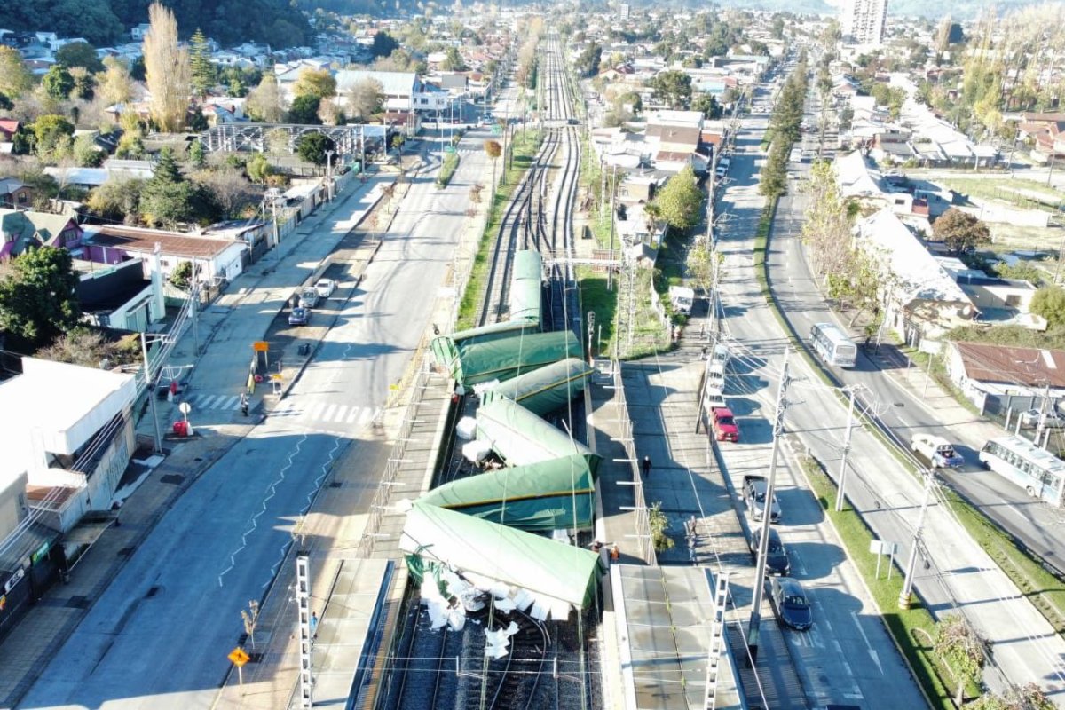 <p>Tren de carga de Fepasa, que transportaba celulosa con destino a un puerto del Biobío, sufrió un descarrilamiento a la altura de Chiguayante</p>