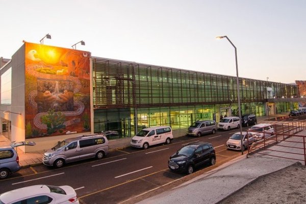 <p>Iquique pierde más de 20 mil pasajeros al mes tras ajuste de vuelos en aeropuerto Diego Aracena</p>