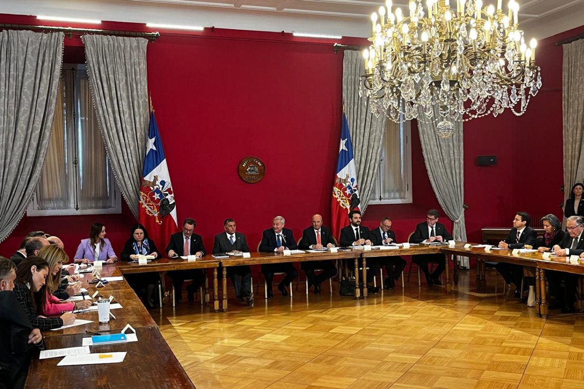 <p>Kast pide a ministros preparar la cuenta pública del 1 de junio y defiende recortes presupuestarios a dos meses de asumir: “Vamos por buen camino”</p>