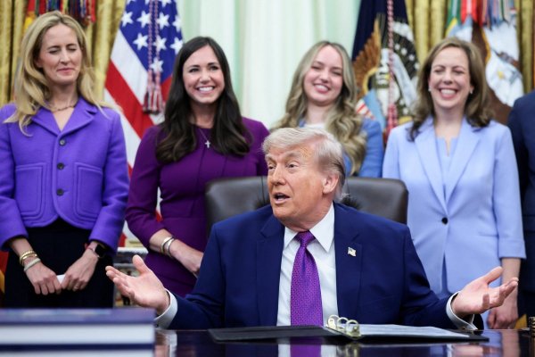 <p>Trump encabezó una ceremonia sobre salud maternal en el Salón Oval de la Casa Blanca. (Foto: Reuters)</p>