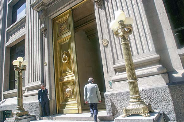 Mercado baja previsión de PIB a 2% para el año y ratifica expectativa de una inflación sobre 4%