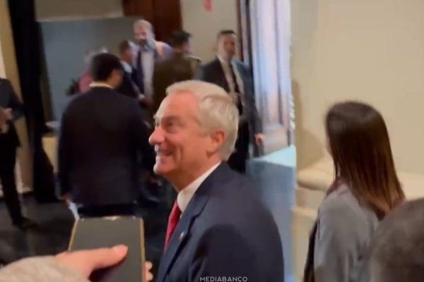 <p>Ahora en DF | Kast dice no estar preocupado tras salida del subsecretario de Ciencia: "Va todo caminando muy bien"</p>
