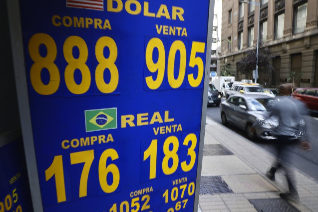 Dólar abre al alza por compras globales tras datos inflacionarios de EEUU y estancamiento de negociaciones con Irán