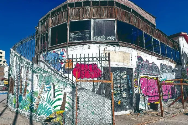 <p>Plan para declarar al edificio Arrecife como monumento en Antofagasta enciende polémica por devaluación inmobiliaria y freno a inversiones</p>