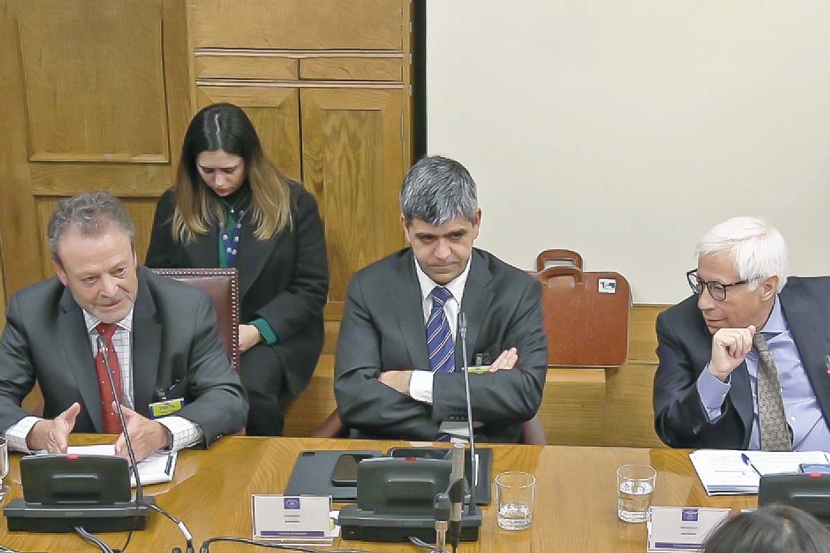 <p>Alzérreca, Fernández de Castro y Cortez en la Comisión de Hacienda.</p>