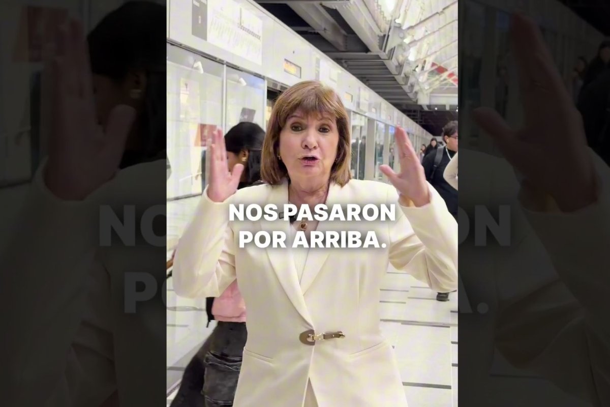 <p>Ahora en DF | "Nos pasaron por arriba": Patricia Bullrich compara el Metro de Santiago con Subte de Buenos Aires</p>