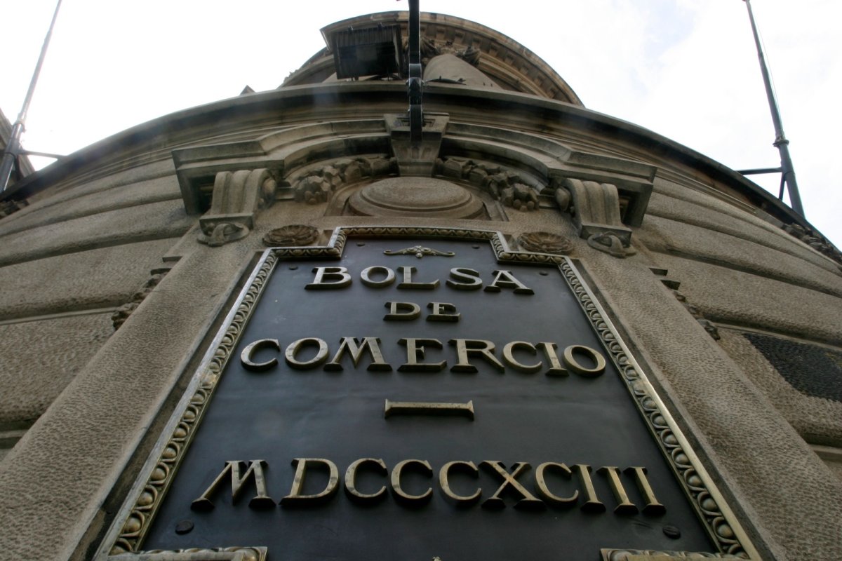 <p>Bolsa chilena abre en rojo y el IPSA pierde los 10.500 puntos tras masivo aumento de los precios al productor estadounidenses</p>