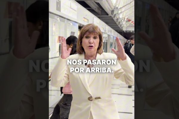 <p>Ahora en DF | "Nos pasaron por arriba": Patricia Bullrich compara el Metro de Santiago con Subte de Buenos Aires</p>
