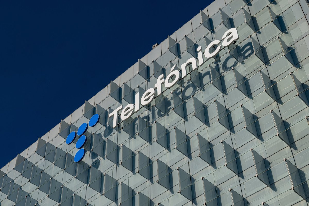 <p>Excluyendo el impacto contable de las desinversiones en Latinoamérica, Telefónica registró un beneficio neto ajustado de las operaciones continuadas de 482 millones de euros. (Foto: Bloomberg)</p>