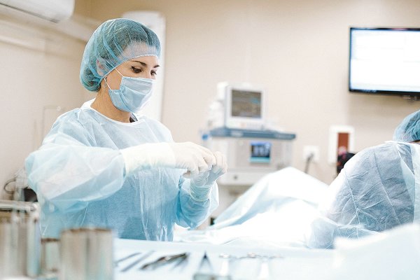 Sector salud en alerta por recortes de Hacienda: expertos urgen por medidas que aumenten la productividad