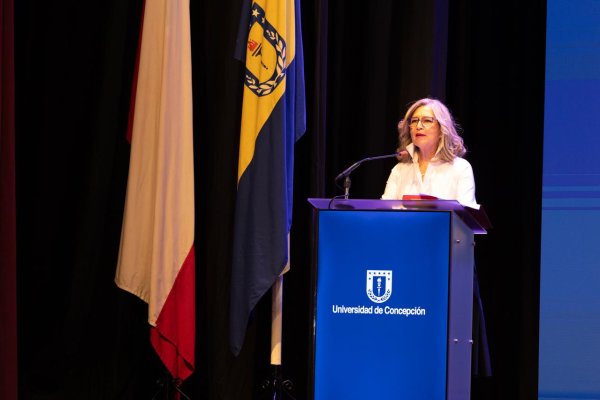 Jacqueline Sepúlveda asume como la primera rectora de la UdeC en aniversario 107 de la casa de estudios penquista