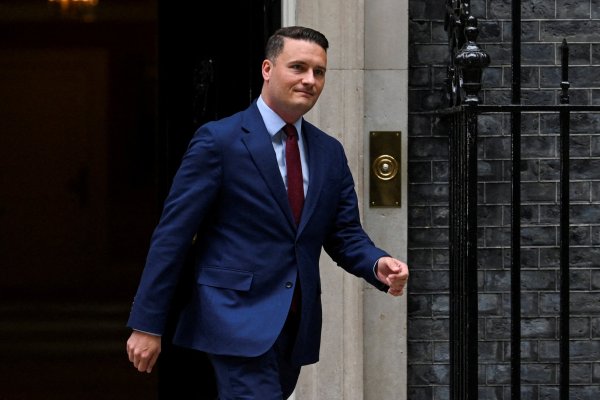 <p>Wes Streeting renuncia al gobierno británico y se prepara para desafiar a Keir Starmer</p>