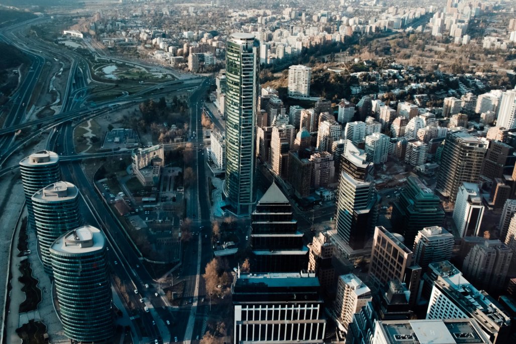 Informe revela que Chile se mantiene entre los mercados menos complejos para invertir en América Latina
