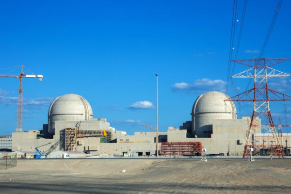 <p>Estados Unidos e Irán lejos de un acuerdo sobre el estrecho de Ormuz tras el impacto de un dron en una central eléctrica de los Emiratos Árabes</p>