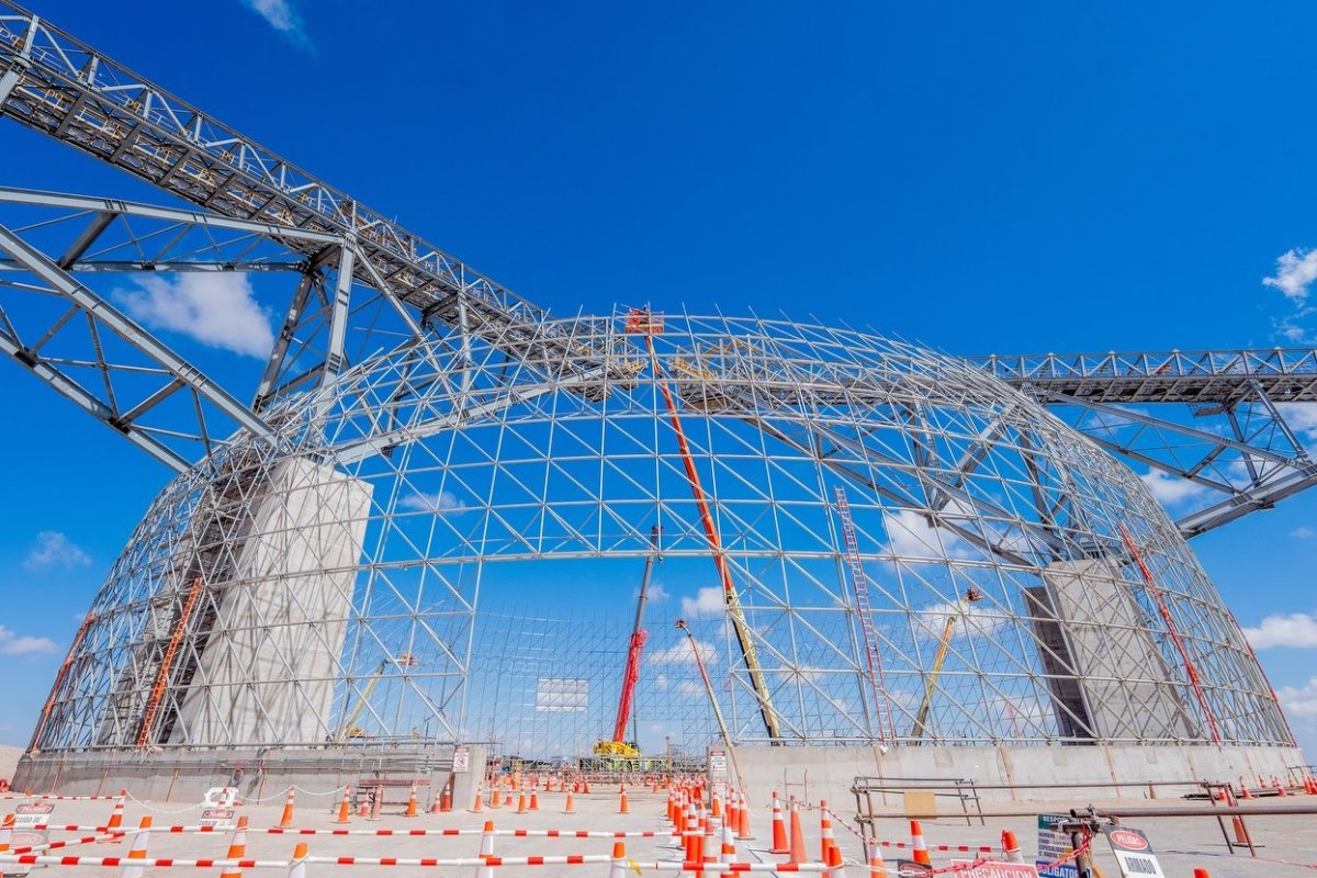 <p>Avanza construcción del domo de Nueva Centinela: estructura tiene 66 metros de altura y supera a la cúpula del Movistar Arena en Santiago</p>