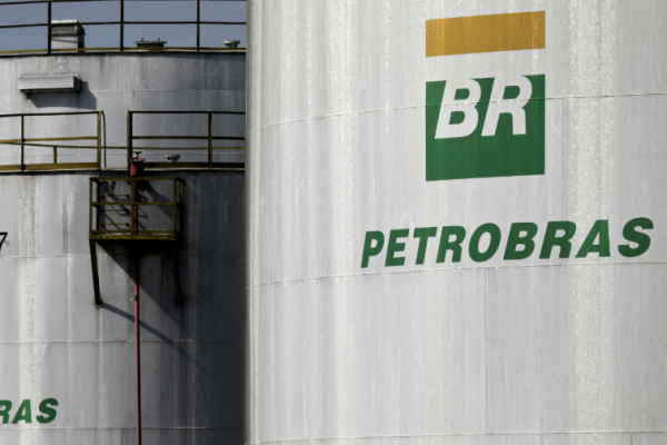 <p>Petrobras prepara inversiones por US$ 7.400 millones en Brasil, en medio de acercamientos con mexicana Pemex</p>