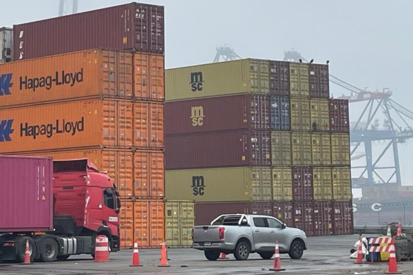 <p>Puerto Coronel capta envíos de cartulina que CMPC exportaba por terminales de zona central y proyecta despachar 3 mil toneladas mensuales a México</p>