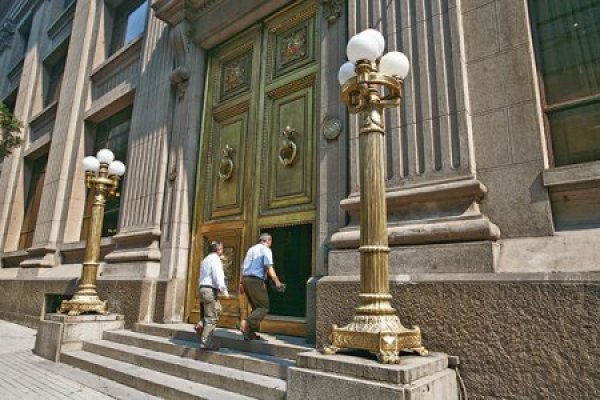 <p>Informe de Estabilidad Financiera del Banco Central advierte sobre riesgo de “estrechamiento abrupto de las condiciones de financiamiento”</p>