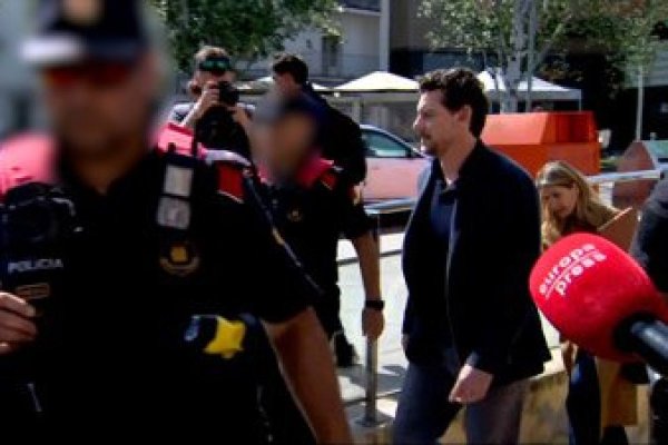 <p>Ahora en DF | Hijo del fundador de Mango, Jonathan Andic, queda en libertad tras pagar fianza de más de US$ 1 millón en investigación por la muerte de su padre</p>