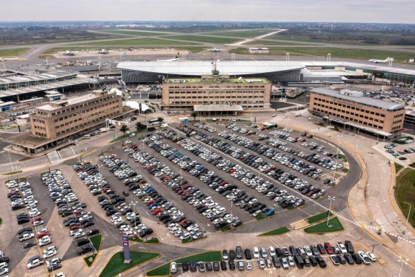 <p>Obras en el Aeropuerto Internacional Ezeiza obligan a aerolíneas a suspender vuelos, sumar escalas y ajustar operaciones</p>