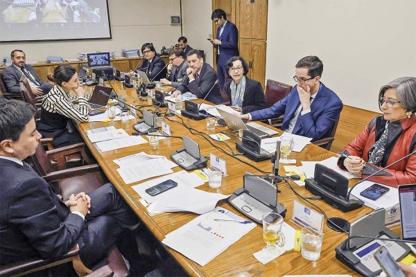 <p>Informe de Estabilidad Financiera del Banco Central advierte sobre riesgo de “estrechamiento abrupto de las condiciones de financiamiento”</p>