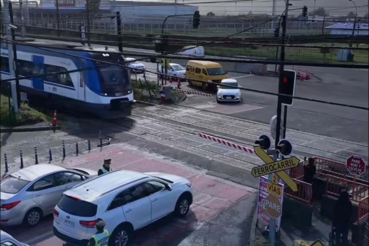 <p>Gobierno Regional del Biobío descarta soterrar cruces ferroviarios de Línea 2, pero alcalde de San Pedro de la Paz insiste en que debe ser prioridad</p>