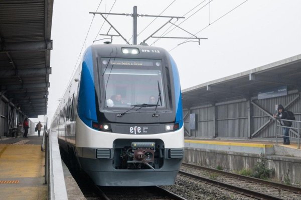 <p>Biotrén pone en operación dos de los 10 nuevos trenes chinos, que permitirán duplicar la capacidad del sistema ferroviario del Gran Concepción</p>
