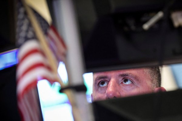 <p>Wall Street cae mientras el petróleo sube ante renovadas preocupaciones sobre Medio Oriente</p>