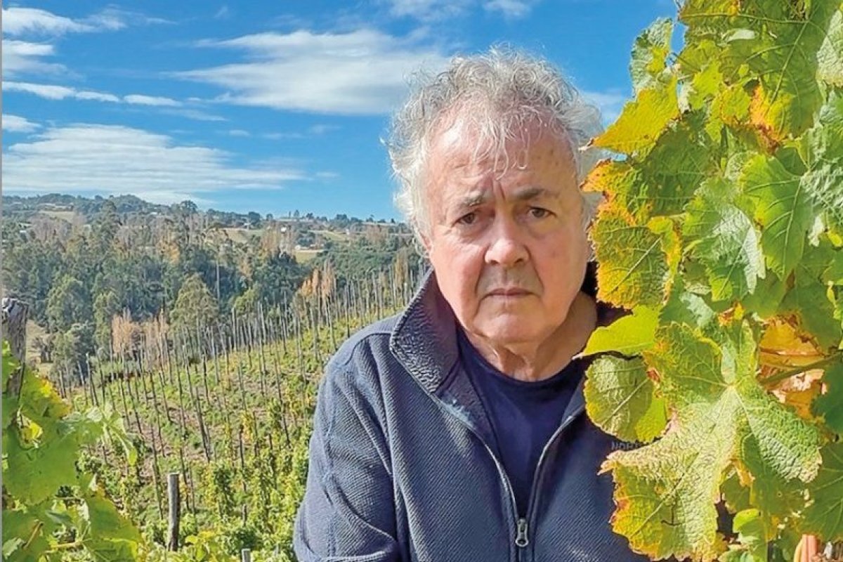 <p>El francés que invirtió US$ 3 millones y armó una de las primeras viñas en Chiloé: “Fui un poco como el Pedro de Valdivia del vino”</p>
