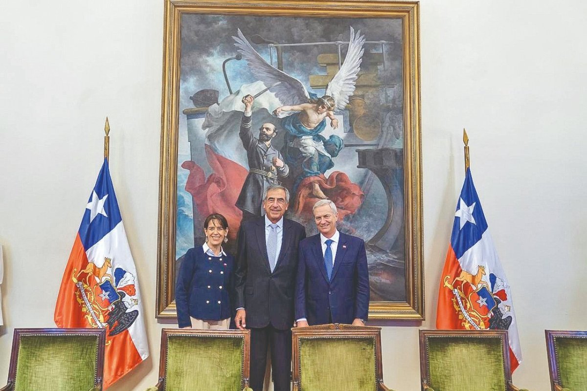 <p>El libro que impulsó un ex alto ejecutivo de Horst Paulmann sobre su ancestro, Arturo Prat</p>