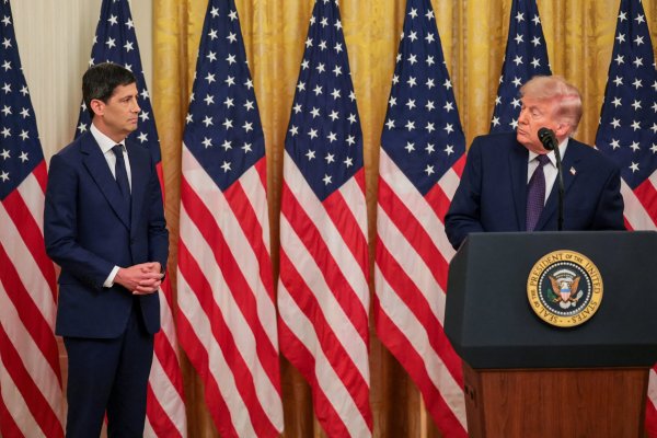 <p>Trump pide a Warsh ser “totalmente independiente” al tomar su juramento como presidente de la Fed</p>