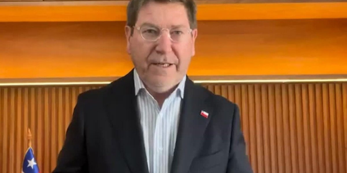 <p>Ahora en DF | Biministro Mas califica de "inaceptable" sobreestimación en producción de Codelco: "No es un error menor, es otra falla grave"</p>