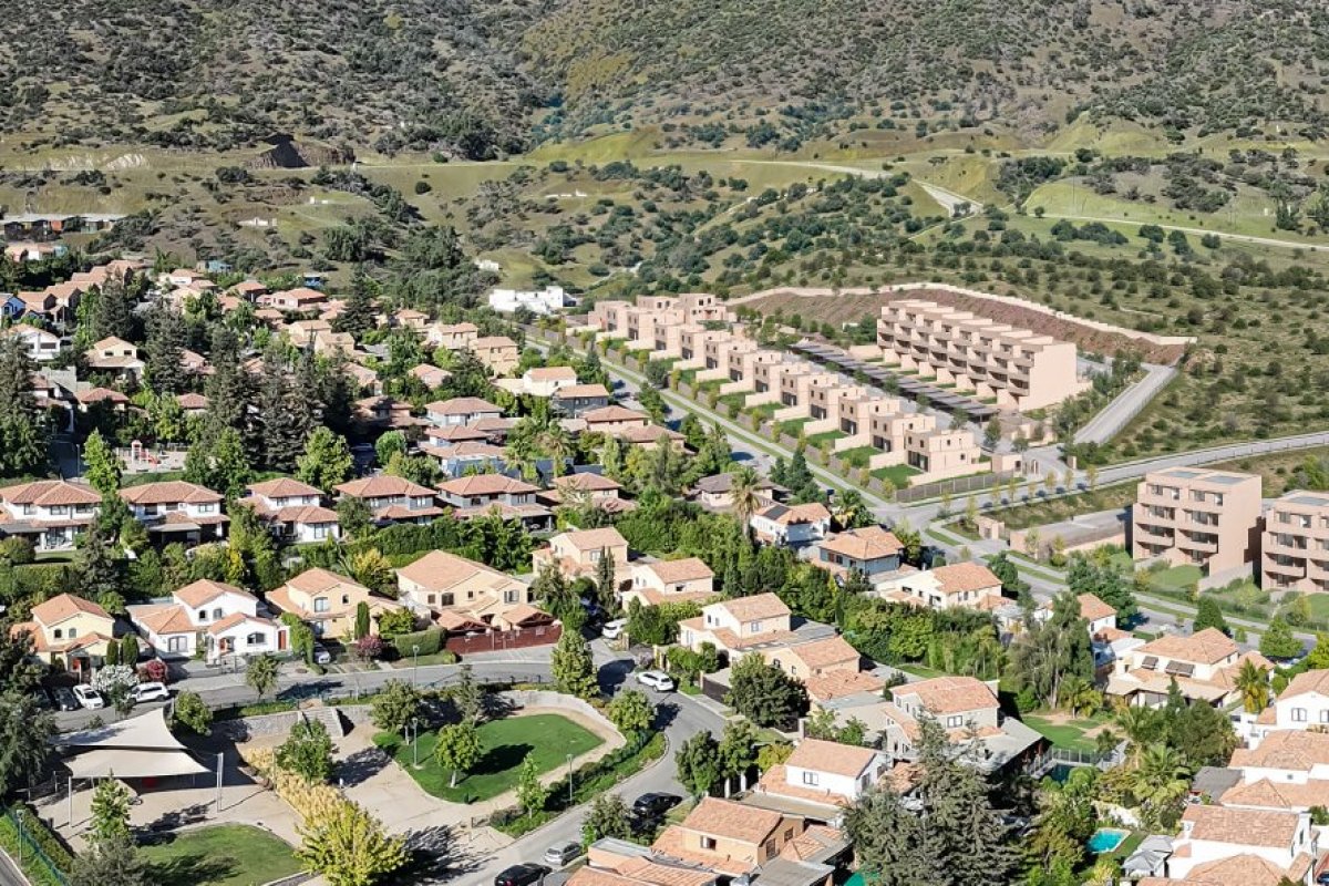 <p>“Ignorante” y “meras artimañas jurídicas”: escala disputa entre municipalidad de Lo Barnechea y Enaco por nuevo plan regulador</p>