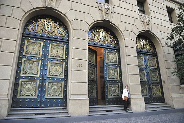 <p>Hacienda recorta pronóstico de PIB para el año, pero sin renunciar a acelerar ritmo de crecimiento a 4% hacia el término del mandato</p>