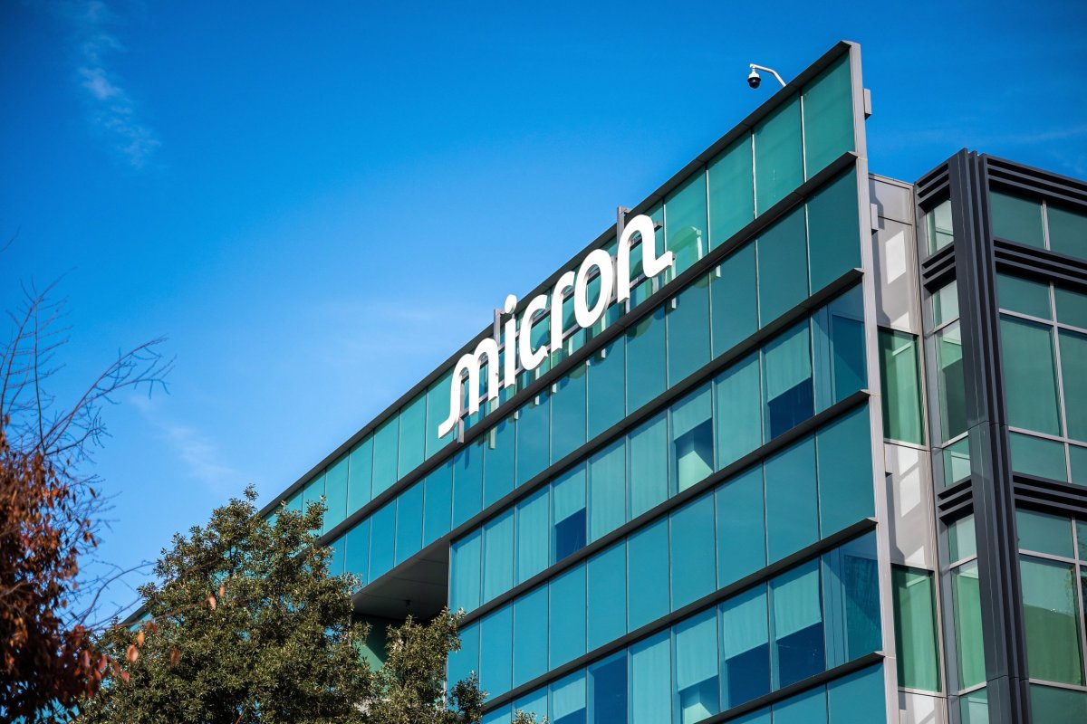 <p>Micron Technology se une al club de empresas de US$ 1 billón, impulsada por auge de los chips de memoria y la IA</p>