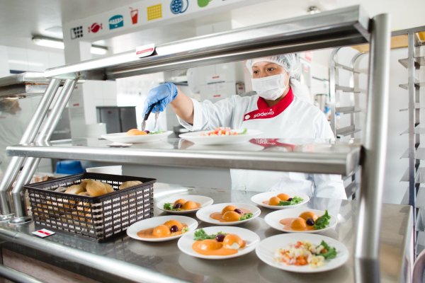 <p>FNE acusa a Pluxee y Edenred de coludirse en servicios de alimentación a empresas por al menos nueve años</p>