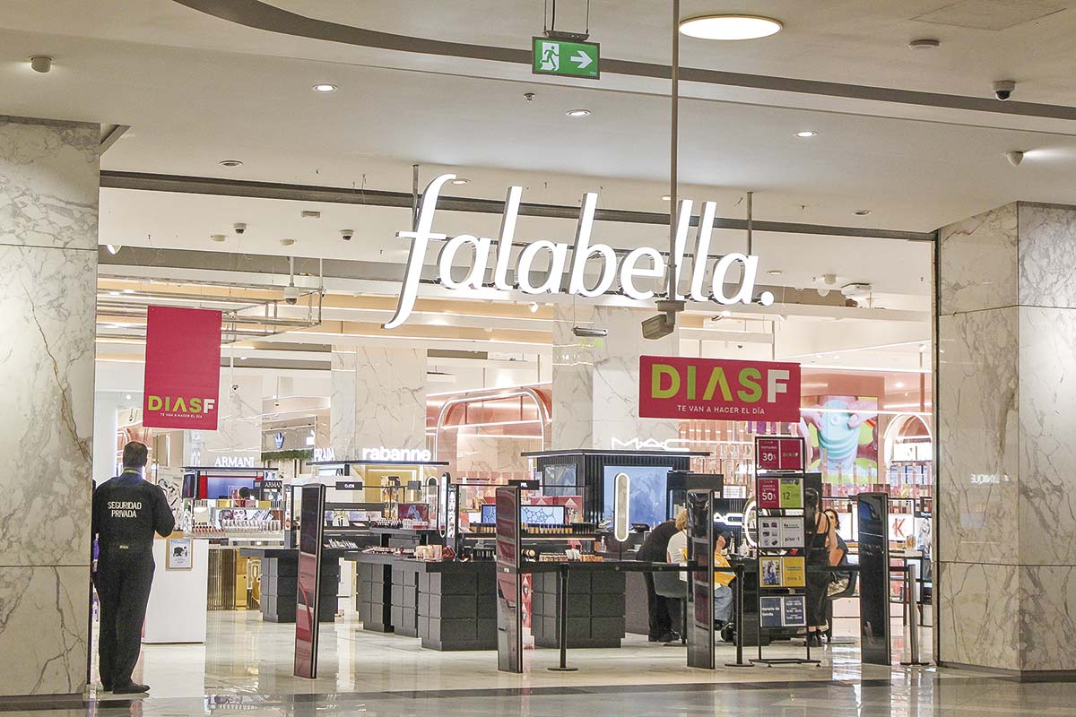<p>El rediseño de Falabella: holding simplifica directorios de cuatro filiales y ficha ejecutivos globales</p>
